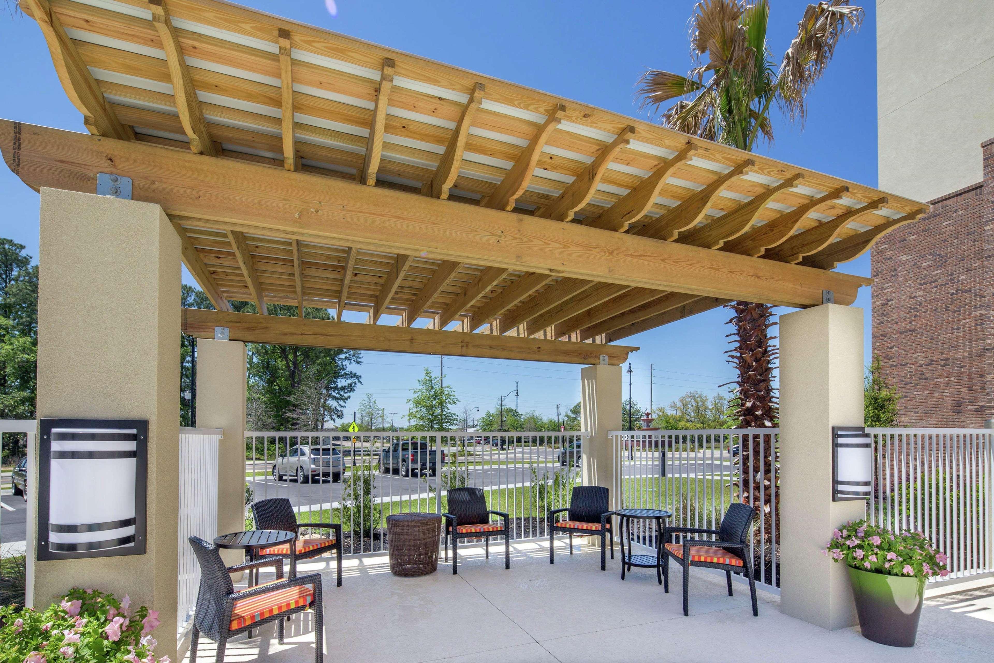 Hilton Garden Inn Pascagoula Exterior photo